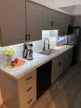 1143 E Sandpiper Dr, Unit 106 in Tempe, AZ - Building Photo - Building Photo