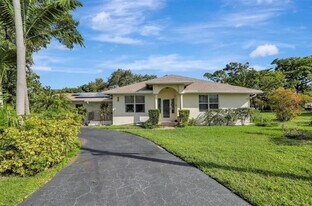 821 SW 13th Ct in Pompano Beach, FL - Building Photo