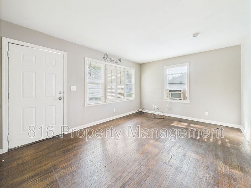 6149 Agnes Ave in Kansas City, MO - Building Photo