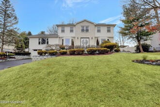 23 Country Oaks Dr in Englishtown, NJ - Building Photo - Building Photo