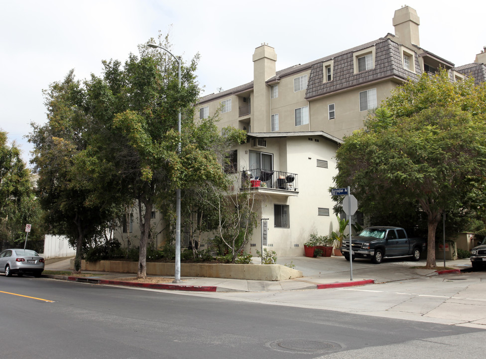 1020 S Barrington Ave in Los Angeles, CA - Building Photo