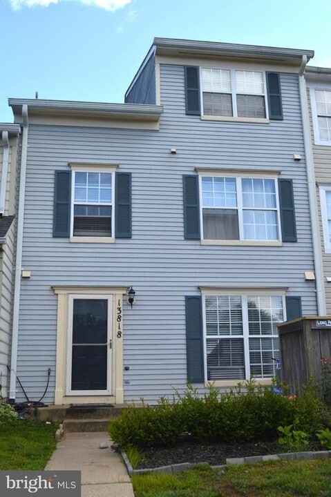 13818 Crosstie Dr in Germantown, MD - Building Photo