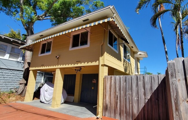 1134 Bay St NE, Unit 1134-1/2 Bay ST NE in St. Petersburg, FL - Foto de edificio - Building Photo