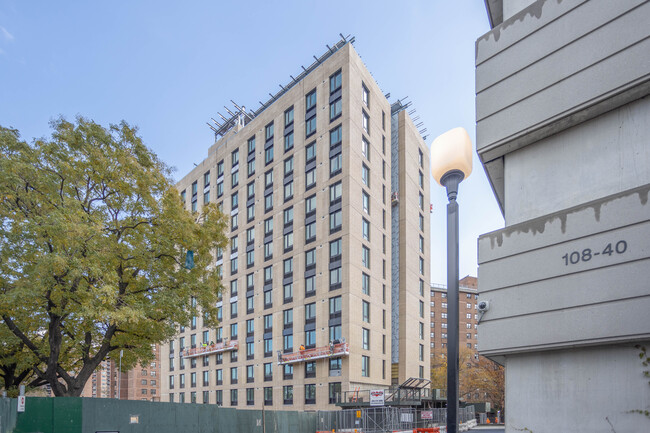 Apex in Forest Hills, NY - Foto de edificio - Building Photo