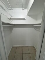 1643 NE Miami Gardens Dr in Miami, FL - Building Photo