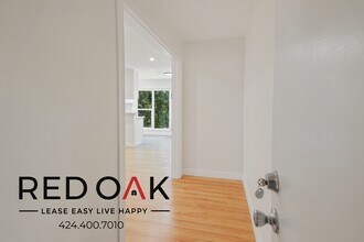 211 S Ave 57, Unit 201 in Los Angeles, CA - Foto de edificio - Building Photo