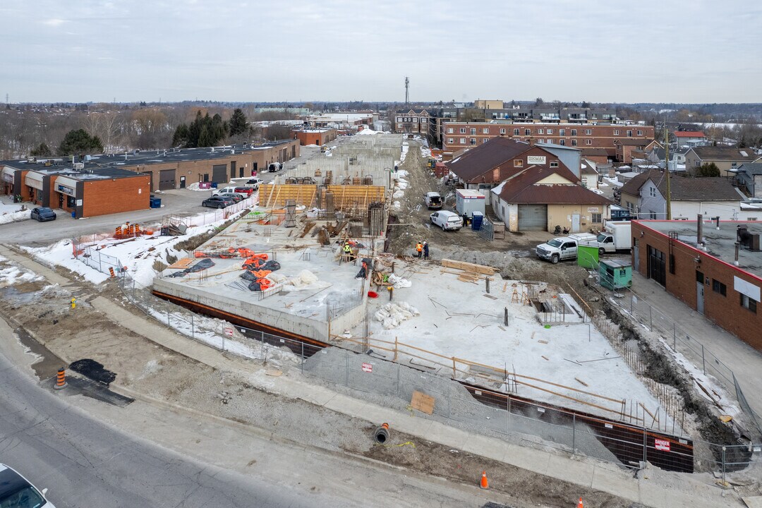 348 Woodbridge Av in Vaughan, ON - Building Photo