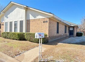 1108 Curtis Dr in Weatherford, TX - Building Photo