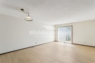 2339 N Rutland Ct in Wichita, KS - Building Photo - Building Photo