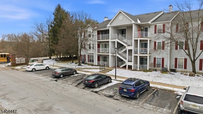 12 Kingston Run in North Brunswick, NJ - Building Photo - Building Photo