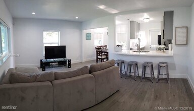 4916 Washington Dr in Coral Gables, FL - Building Photo - Building Photo