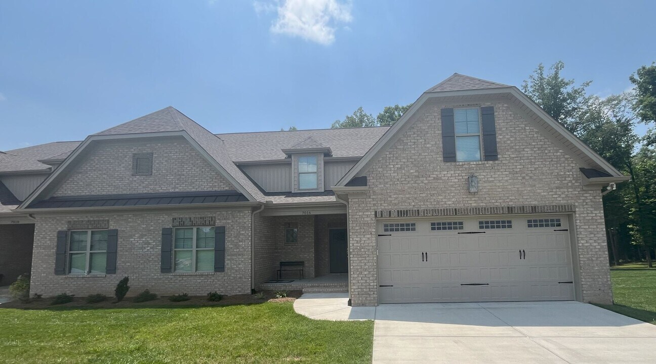 7016 Westfield Vlg Cir in Summerfield, NC - Building Photo