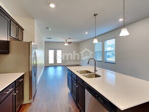 2105 Saffron Walden Dr in Plant City, FL - Building Photo - Building Photo