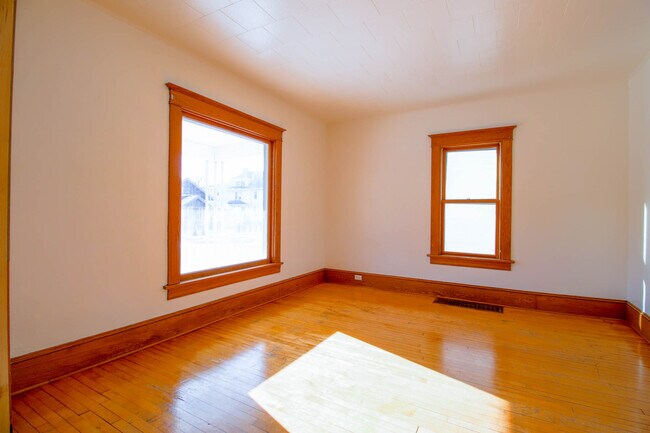 418 W Irving Ave in Oshkosh, WI - Building Photo - Building Photo
