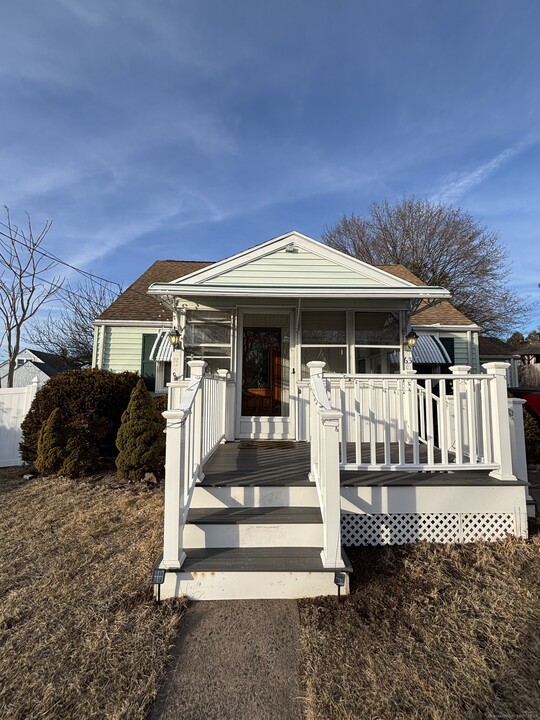 63 Martin Rd in East Haven, CT - Building Photo