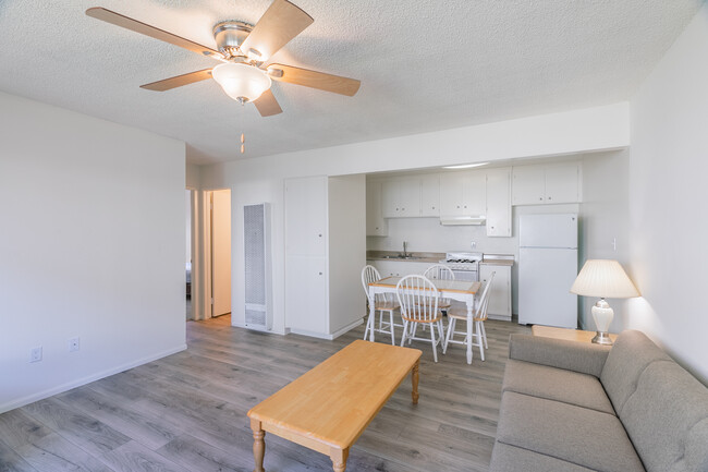 Majestic Apartments - *$500 Off* in El Cajon, CA - Foto de edificio - Interior Photo