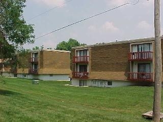 8614 Lane Ave in Raytown, MO - Foto de edificio - Building Photo