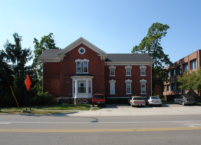 400 S Walnut St in Lansing, MI - Building Photo - Building Photo