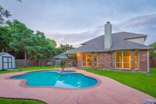 6610 Treeline Dr in Humble, TX - Building Photo