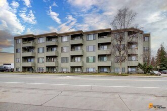 2201 Romig Pl in Anchorage, AK - Building Photo - Building Photo
