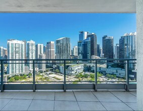 90 SW 3rd St, Unit 3202 in Miami, FL - Building Photo - Building Photo