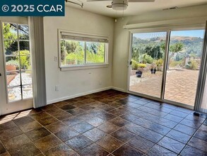 35.5 Kent Ct in Moraga, CA - Building Photo - Building Photo