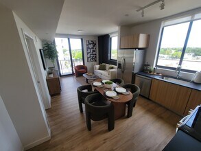 858 E 27th St, Unit B8 in Hialeah, FL - Building Photo - Building Photo