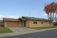 La Serena in Porterville, CA - Foto de edificio - Building Photo