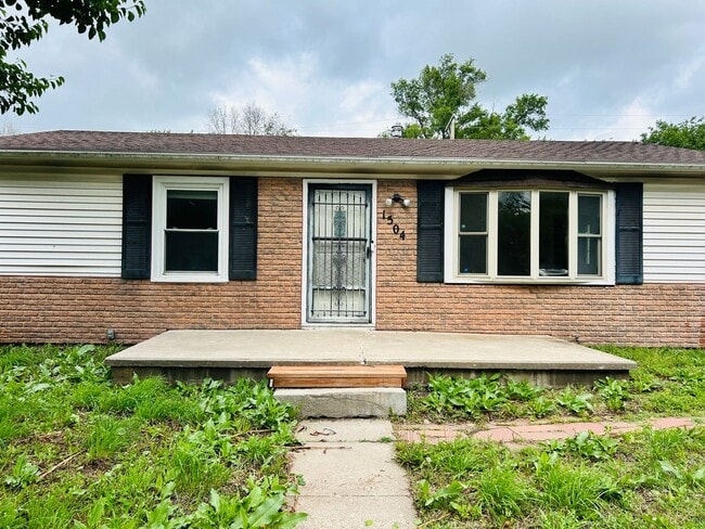 property at 1504 Custer Rd