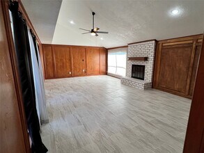 327 Maybrook Dr in Houston, TX - Building Photo - Building Photo