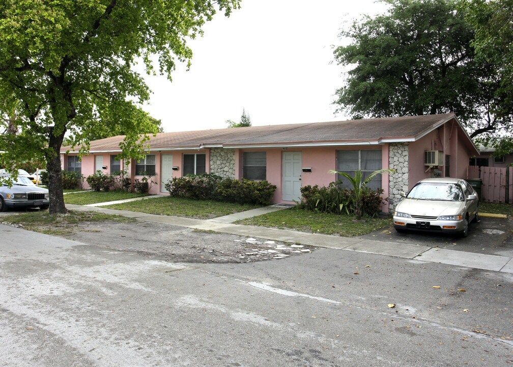 12735-12739 NE 13th Ave in Miami, FL - Building Photo