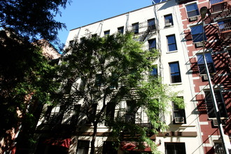 309-311 W 55th St in New York, NY - Foto de edificio - Building Photo