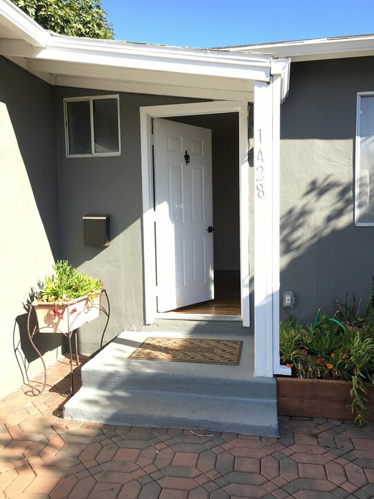 1428 Camellia Dr in East Palo Alto, CA - Building Photo
