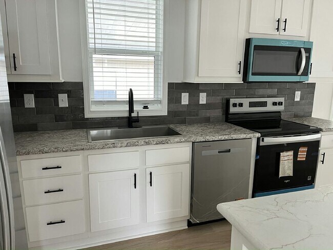 112 Tahitian Dr in Ellenton, FL - Building Photo - Building Photo