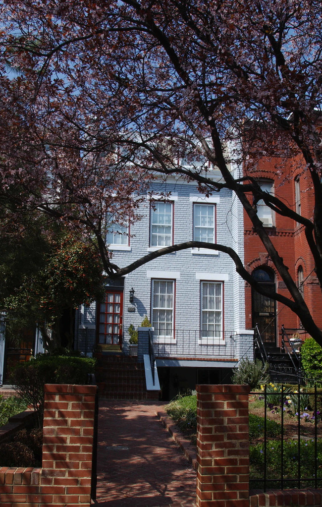 160 N Carolina Ave SE in Washington, DC - Building Photo - Building Photo