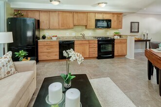 513 7th St SE, Unit B in Washington, DC - Building Photo - Building Photo