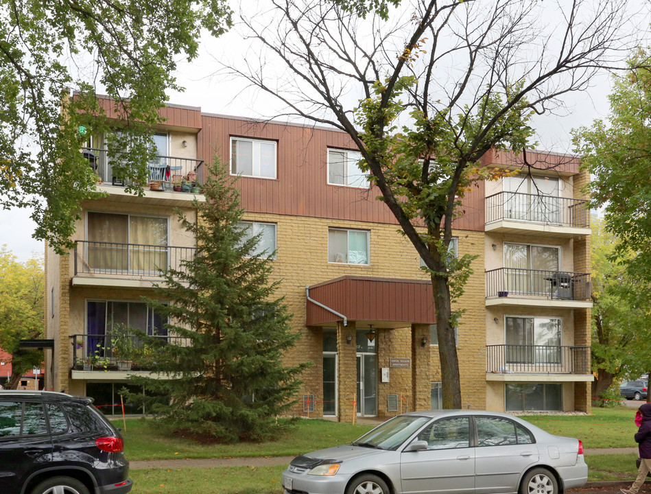 Union Square Apartments in Edmonton, AB - Building Photo