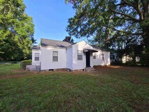 406 Chamlee Dr in Fort Valley, GA - Building Photo - Building Photo