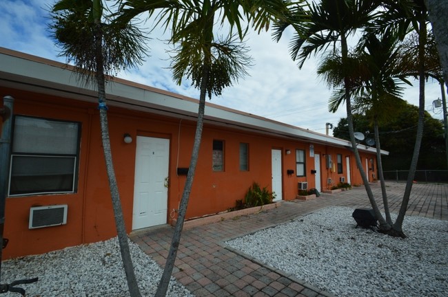 3300 Broadway in West Palm Beach, FL - Building Photo - Building Photo