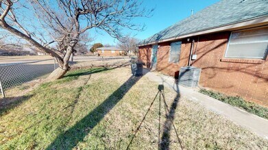 321 H St in Elgin, OK - Building Photo - Building Photo