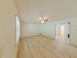 4242 Dover St in Wichita, KS - Building Photo - Building Photo