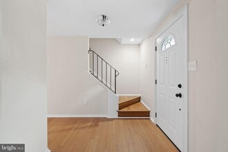 6361 Woodland Ridge Ct in Centreville, VA - Building Photo - Building Photo