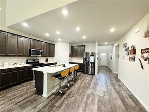 907 Main St in Hutto, TX - Building Photo - Building Photo