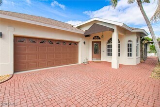 801 99th Ave N in Naples, FL - Building Photo - Building Photo