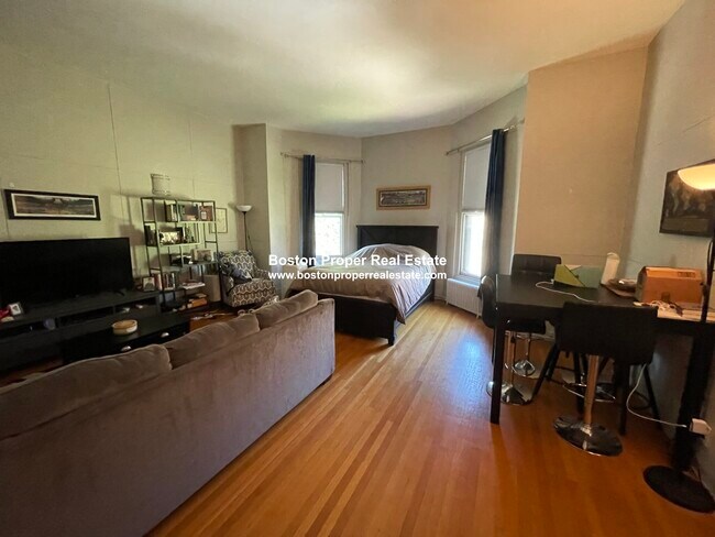 417 Beacon St, Unit 2 in Boston, MA - Building Photo - Building Photo
