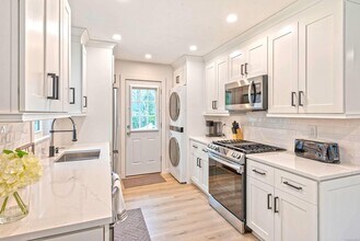 104 W Tiana Rd in Hampton Bays, NY - Building Photo - Building Photo
