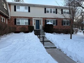 68 Bon Aire Cir in Suffern, NY - Building Photo