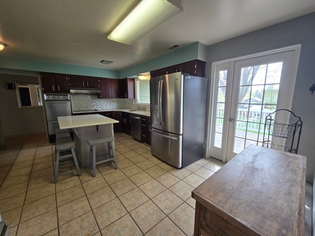 property at 405 N Division St