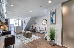 629 W Oxford St, Unit 2 in Philadelphia, PA - Building Photo