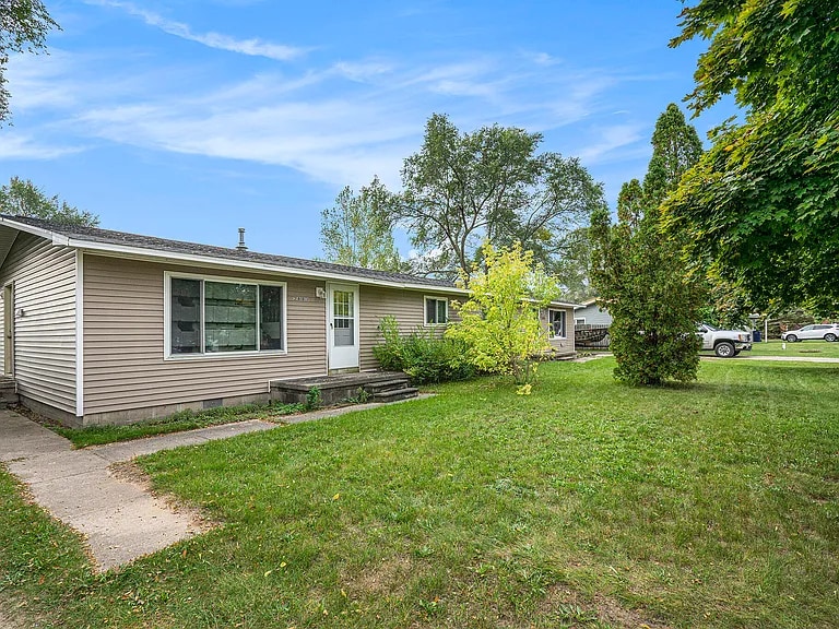 2883 Princeton Dr, Unit 2883 in Traverse City, MI - Foto de edificio